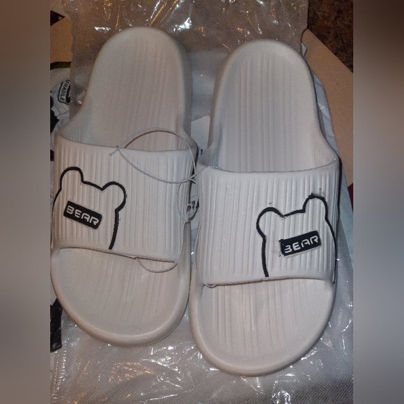 Cute bear sandals 🐻 🤍 - Picture 4 of 9